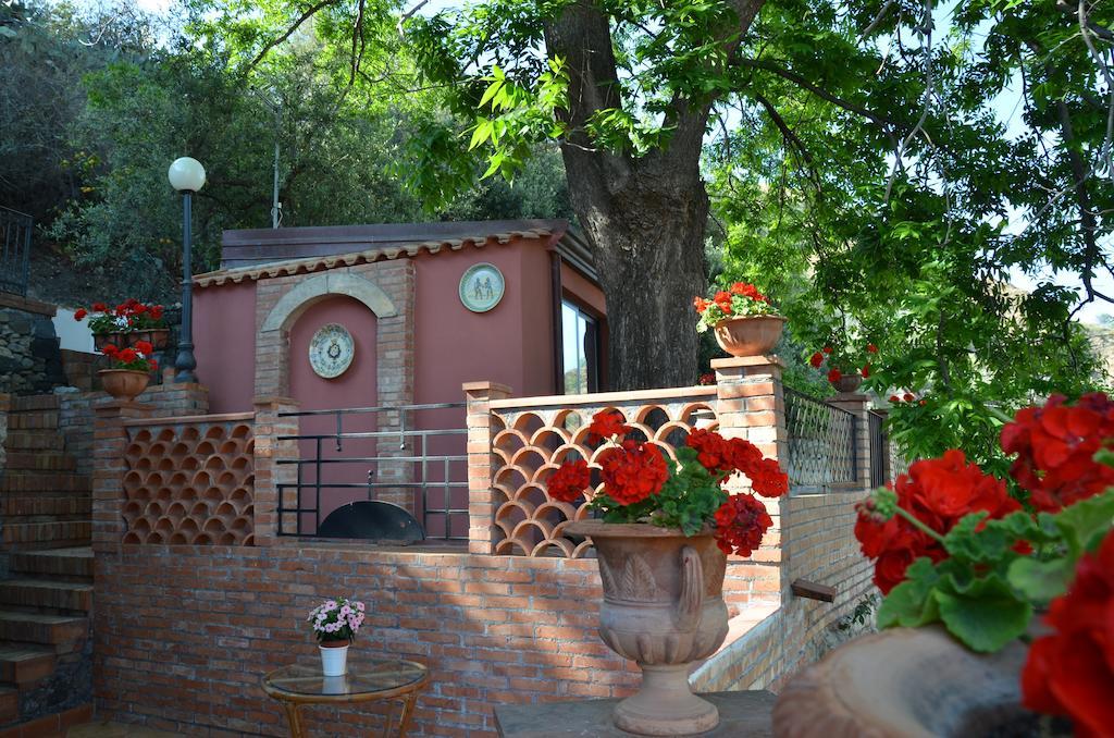 B&B Villa Vittoria Giardini-Naxos Exterior foto