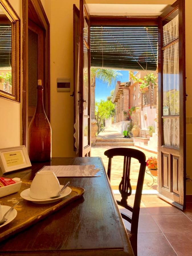 B&B Villa Vittoria Giardini-Naxos Exterior foto